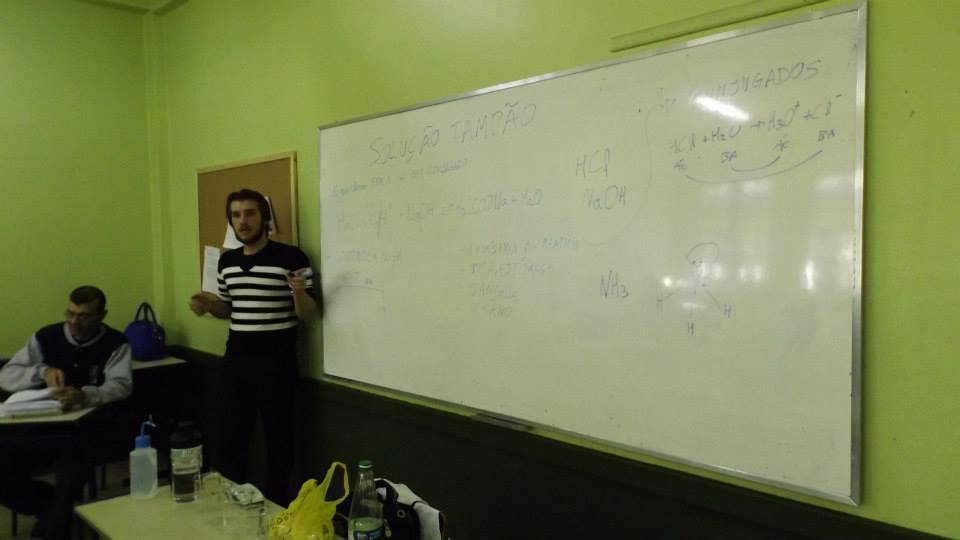 Solução tampão Objetivo: Conceituar soluções tampão e demonstrar sua função na natureza e no corpo humano para alunos do 2º ano do turno vespertino.