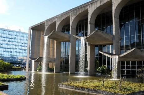 Praça dos Três Poderes: Praça dos Três Poderes, um dos lugares mais interessantes para se conhecer.