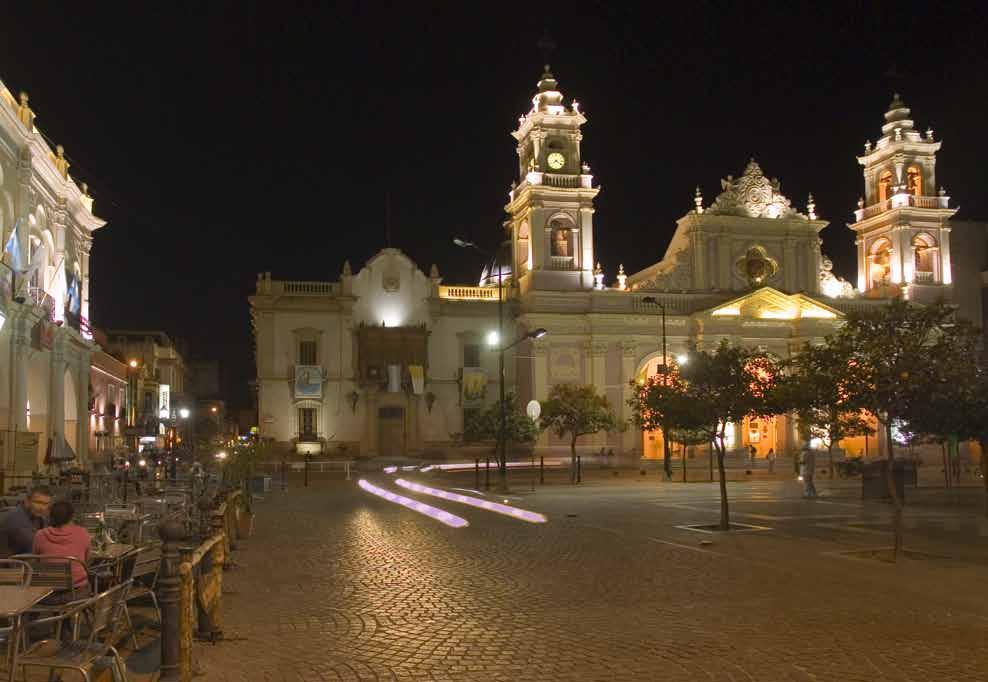 Catedral Basílica de Salta, onde todo o ano milhares de pessoas se reúnem Salta tão linda que apaixona Por Felipe Rezende Estrategicamente situada no Noroeste Argentino, Salta é uma província