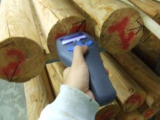 3.3. Módulo de elasticidade dinâmico Actualmente, grande parte da madeira é classificada usando máquinas que medem a rigidez à flexão.