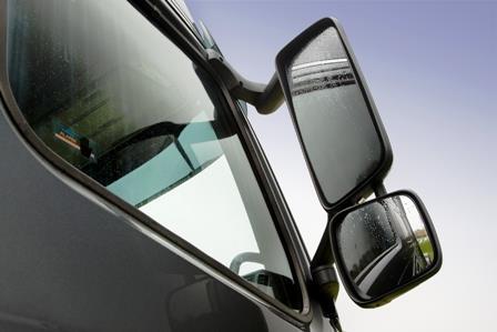 RETROVISOR INTELIGENTE - Maior visibilidade em manobras; - Segurança em conversões; - Sistema auto adaptável e ajustável; - Fácil