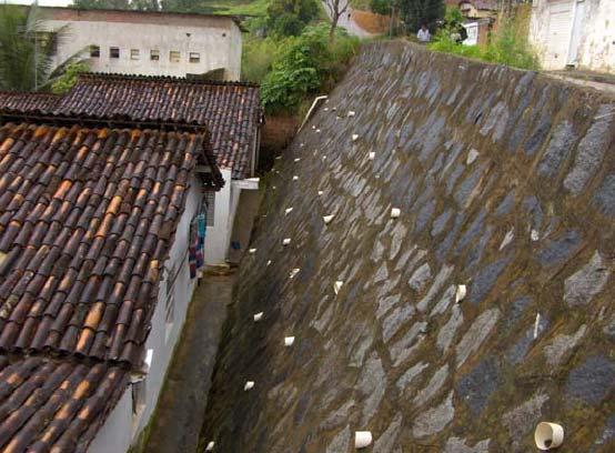 1: Muro de pedra rachão no município de São Lourenço. Figura 4.