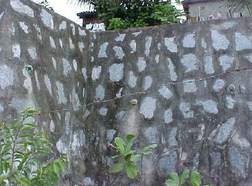 3: Muro de pedra rachão no município de Igarassu. Figura 4.4: Detalhe da Figura 4.