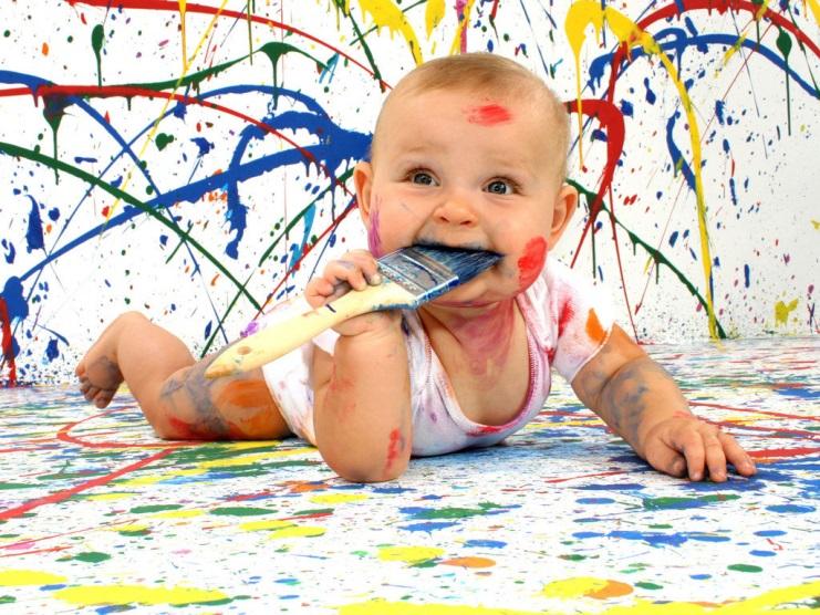 A criança é em sua própria natureza um artista. Ao brincar ela cria e recria, constrói e destrói, pinta e apaga tal como o artista.