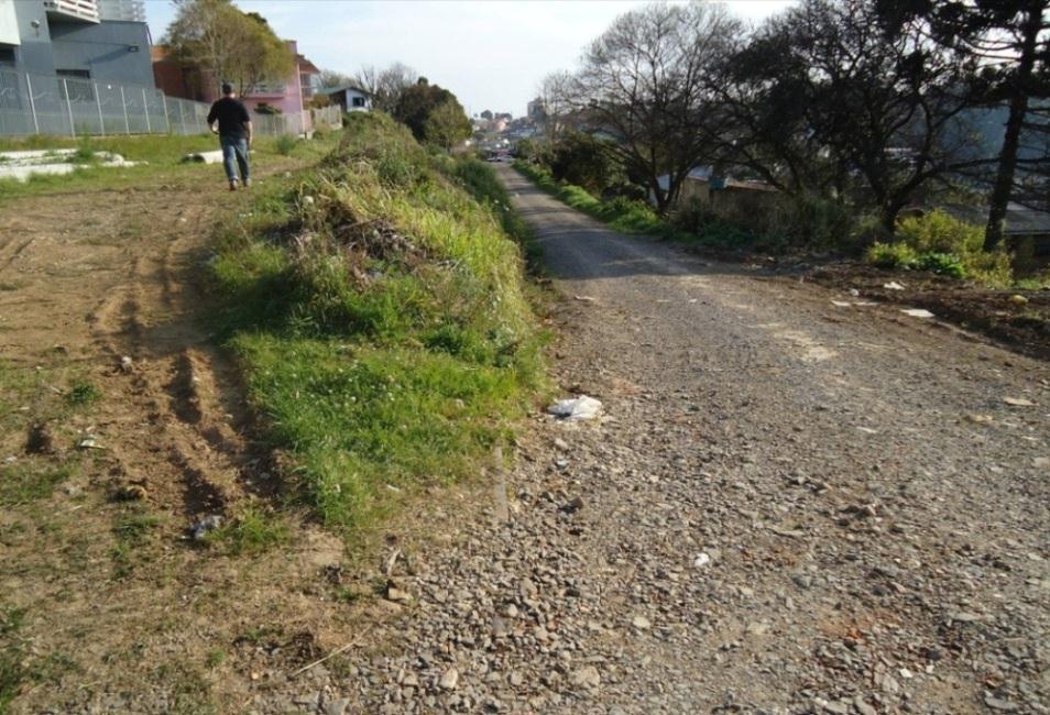 de domínio ocupada por núcleo urbano, onde ferrovia é o único acesso