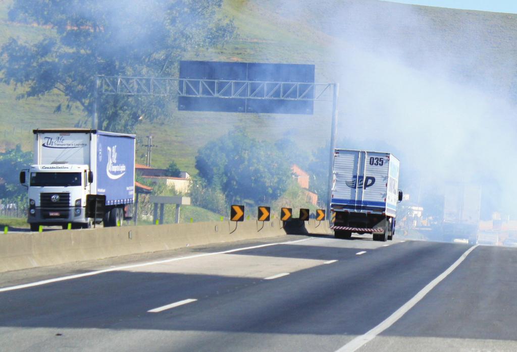 Prevenção A fumaça pode atrapalhar a visibilidade do motorista Onde há fumaça, há fogo Seja consciente, não jogue bitucas de cigarro acesas pela janela do veículo O inverno chegou e, com ele, o