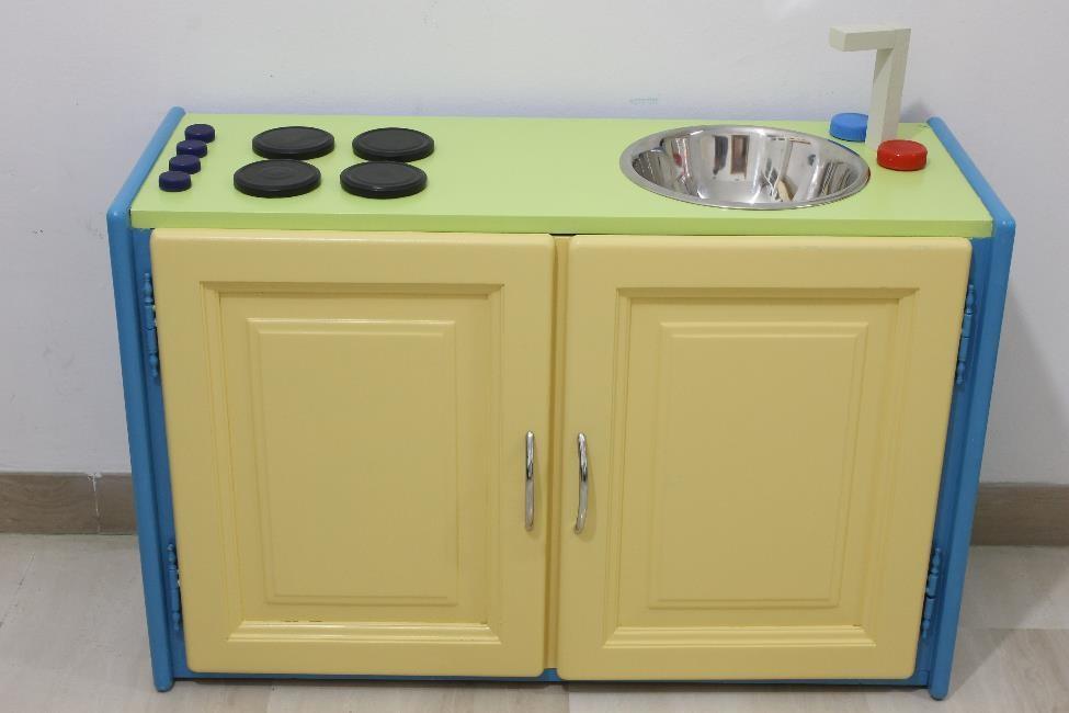 IDEIA DIY: Crie uma cozinha de brincar Crie uma divertida cozinha de brincar para os pequerruchos da casa, com a ajuda da BLACK+DECKER TM.