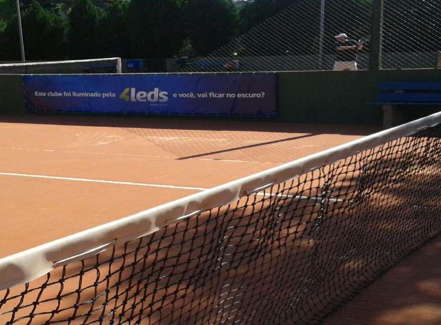 Faixas de Quadra As quadras de tênis são sempre um local muito visado pelos associados de clubes.