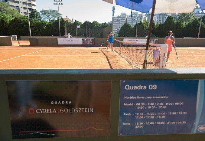 Naming Rights Quadras Nomeie uma quadra de Tênis por 6 ou 12 meses e fixe sua marca no dia a dia do tenista. Em breve disponível também nas novas quadras de Beach Tennis.