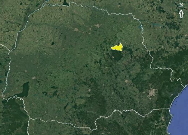 Paraná, Brasil, entre as coordenadas geográficas de latitude 24 01 57 S e longitude 50 27 30 W e altitude média de 776 m (IBGE, 2016). a) b) Figura 4.