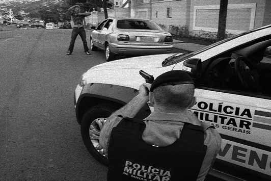 _ Caminhe, lentamente, em minha direção! Caderno Doutrinário 4 (Na metade do caminho, o PM Verbalizador deverá determinar que o motorista pare.