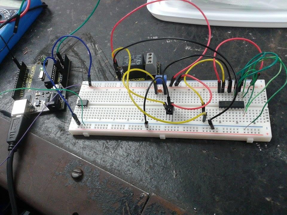 25 Figura 17 Testes sem o sensor Flex 3.1 Circuito Elétrico O circuito elétrico da luva é dividido em duas partes : o circuito do microcontrolador Arduino Pro mini e o circuito do Módulo.