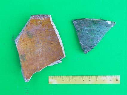 XVII-XVIII Foto 99 Fragmentos de tigela carenada com vidrado
