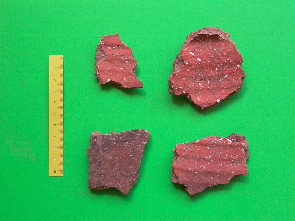 Fragmentos de pote de cerâmica vermelha calcítica, tipo