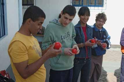 Começar uma oficina de arte, em lugares e com pessoas diferentes, é sempre um grande desafio.