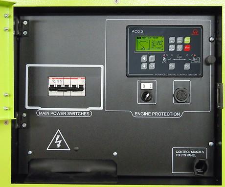 ACP - Painel de Controle Automático a Bordo Montado no grupo gerador, com controle digital unidade de controle, monitoramento e proteção do grupo gerador, protegido pela porta com maçaneta com