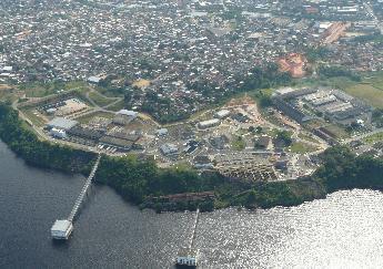 Recursos superficiais: abundância em Manaus... O Rio Negro é o maior afluente da margem esquerda do Rio Amazonas.