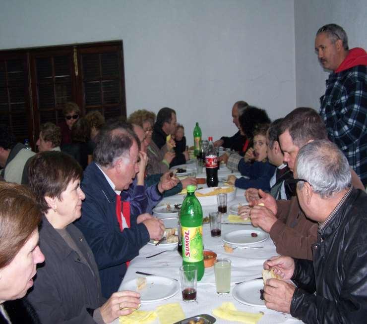 SALA DE ENCONTROS DA APD-SINTRA Se o encontro com amigos alimenta a alma, o lanche dá