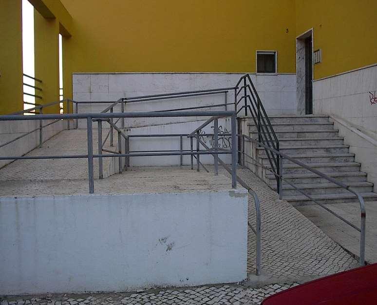 Instalação de rampa de acesso à habitação de um cidadão