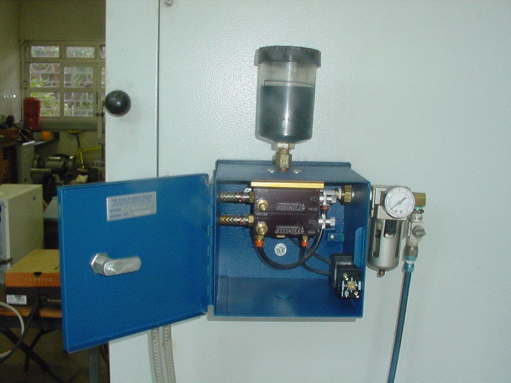 44 Reservatório Válvula-fluxo de ar Válvula-fluxo de óleo Manômetro Mangueira condutora (ar+óleo) Ar comprimido Figura 4.