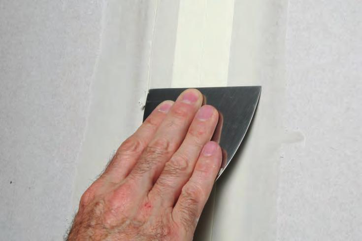 MASSA DE ACABAMENTO EXTRA FINA O ETS 2 / LISSEUR está especialmente adaptado para a preparação das superfícies antes da aplicação de tinta ou de revestimentos de parede.