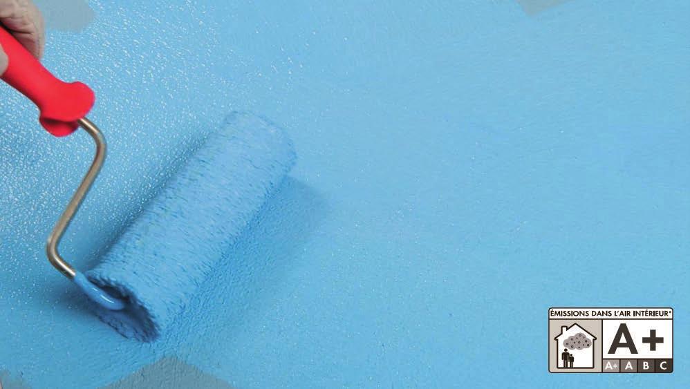PRIMÁRIO DE ADERÊNCIA PARA INTERIORES E EXTERIORES Regula e veda superfícies absorventes Pronto a aplicar Secagem rápida Aparecimento de bolhas reduzido.