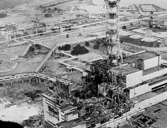 Em 1986 o reator número 4 da usina soviética de Chernobyl, na Ucrânia, explodiu durante um teste