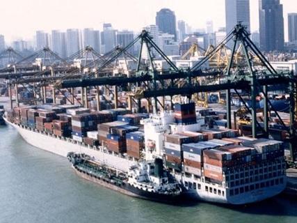 Geografia O BRASIL NO COMÉRCIO EXTERIOR O comércio exterior é a troca de bens e serviços realizada entre fronteiras internacionais ou territoriais.