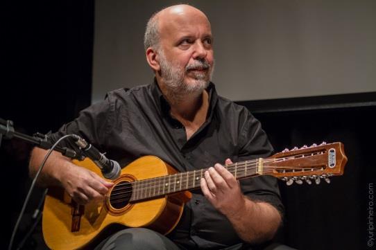 HISTÓRICO DA PARCERIA Há treze anos, Élida Marques e Eduardo Contrera realizam leituras públicas com música ao vivo, tendo desenvolvido juntos diversos repertórios lítero-musicais.