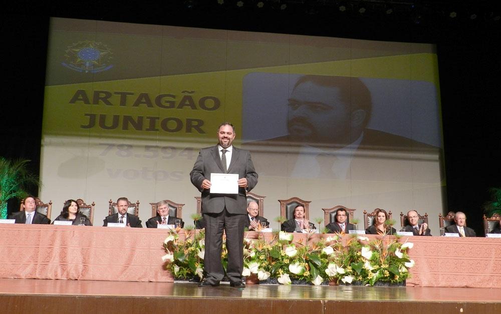 Dezembro/2014 Diplomação No mesmo dia 17, o deputado Artagão Júnior,
