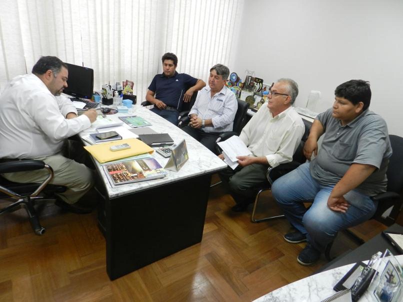 De Turvo, acompanharam o prefeito o secretário de Educação, Gilmar Garcia de Almeida, o assessor jurídico, Luiz Cláudio Sebrenski, e o chefe do Incra do município, Jorge Mazurok.