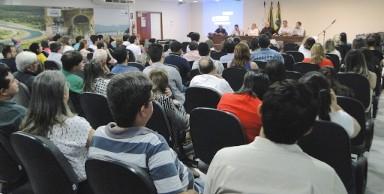 A orientadora da Célula de Articulação com o Usuário da Secretaria dos Recursos Hídricos do Ceará (SRH), Márcia Caldas, fez a abertura do evento enfatizando que a Companhia tem executado ações de