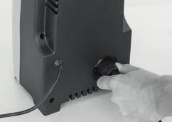 4. Conectar a mangueira de alta pressão na lavadora. - Conecte a mangueira de alta pressão na lavadora, encaixando-a completamente.