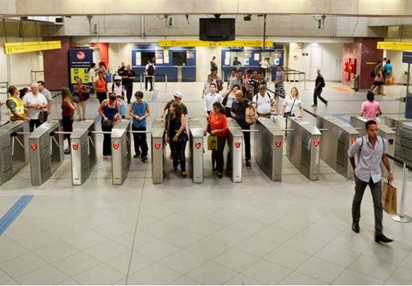 dos elevadores nas estações Pinheiros e Paulista