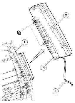 Página 5 de 22 Uma ficha Lucar liga um ponto de massa ao airbag do passageiro. O airbag do passageiro tem um insuflador de duas fases, com conectores eléctricos independentes para cada fase.