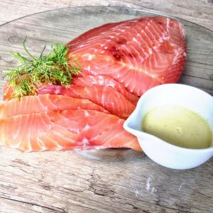 DIFICULDADE: fácil CUSTO: $ Gravilax de salmão Olá, a receita de hoje é uma prato típico dos países nórdicos e consiste em um salmão curado