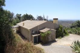 Villa Ano Construção 1990 Assoalhadas 7 Quartos 2 Casas de Banho 3 Andares 1 Esta encantadora propriedade bem conservada está localizada em um campo