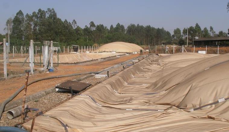 hidrólise ocorra de forma eficiente, evitando que o material entre no