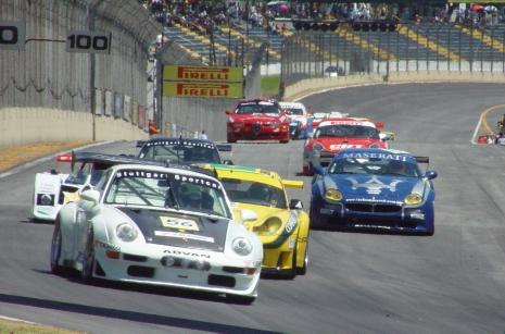 Mil Milhas Brasileiras Sempre entre os primeiros Quatro Porsche 911 três GT3 RS e um GT2 participaram da edição que comemorou os 50 anos da Mil Milhas.