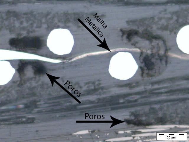 As micrografias adquiridas dos laminados PEI/Hibrido são mostrados na Figura 7 e pela Figura 8.