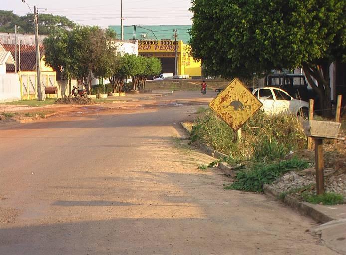 Carlos Gomes, Cacoal-RO 15 14 Placa de sinalização em péssimo estado de