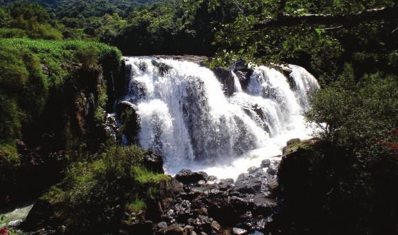 CAPA Poços de Caldas: Palco da Conferência Compromisso no Servir Saiba tudo o que a cidade oferece a seus visitantes Há 80 milhões de anos atrás a simpática e aconchegante cidade de Poços de Caldas