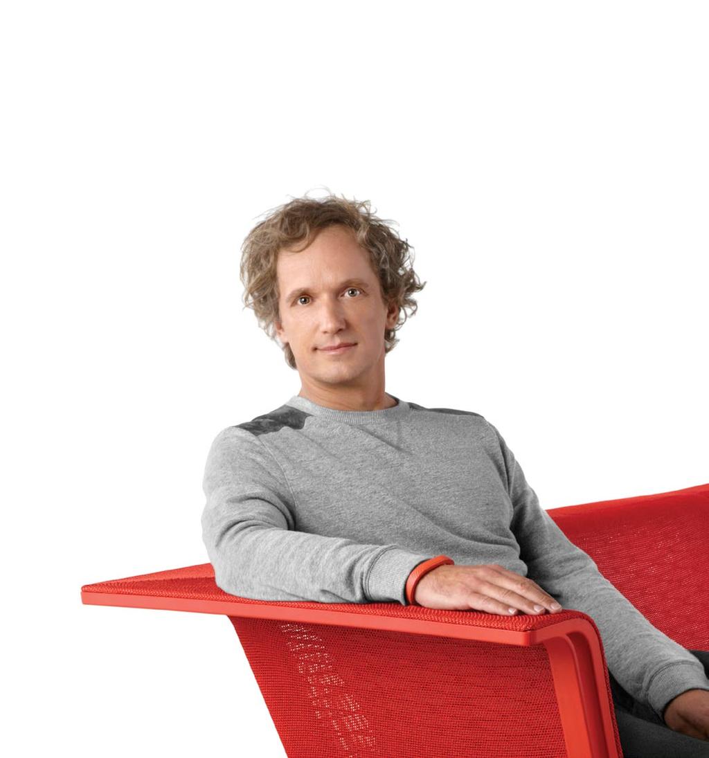 O design Eco-Dematerialized da cadeira de trabalho e da banqueta utiliza menos materiais de maneiras mais engenhosas, oferecendo suporte ergonômico para pessoas que pesam até 159 kg.
