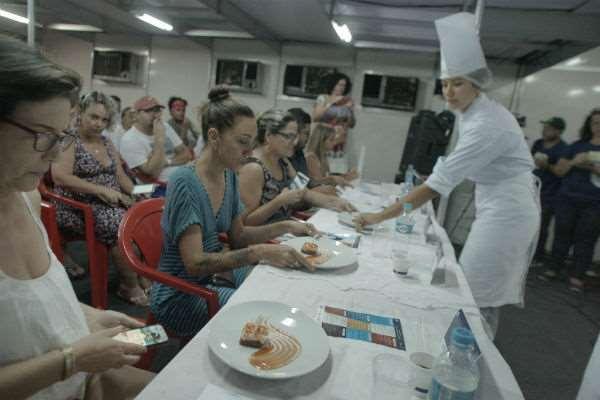 CONTINUAÇÃO Desafio do concurso era preparar um prato utilizando a tapioca ou goma como ingrediente O Chef Lucivaldo Galvão, que assina o menu do restaurante Ponta do Pirambu, em Tibau do Sul, foi um