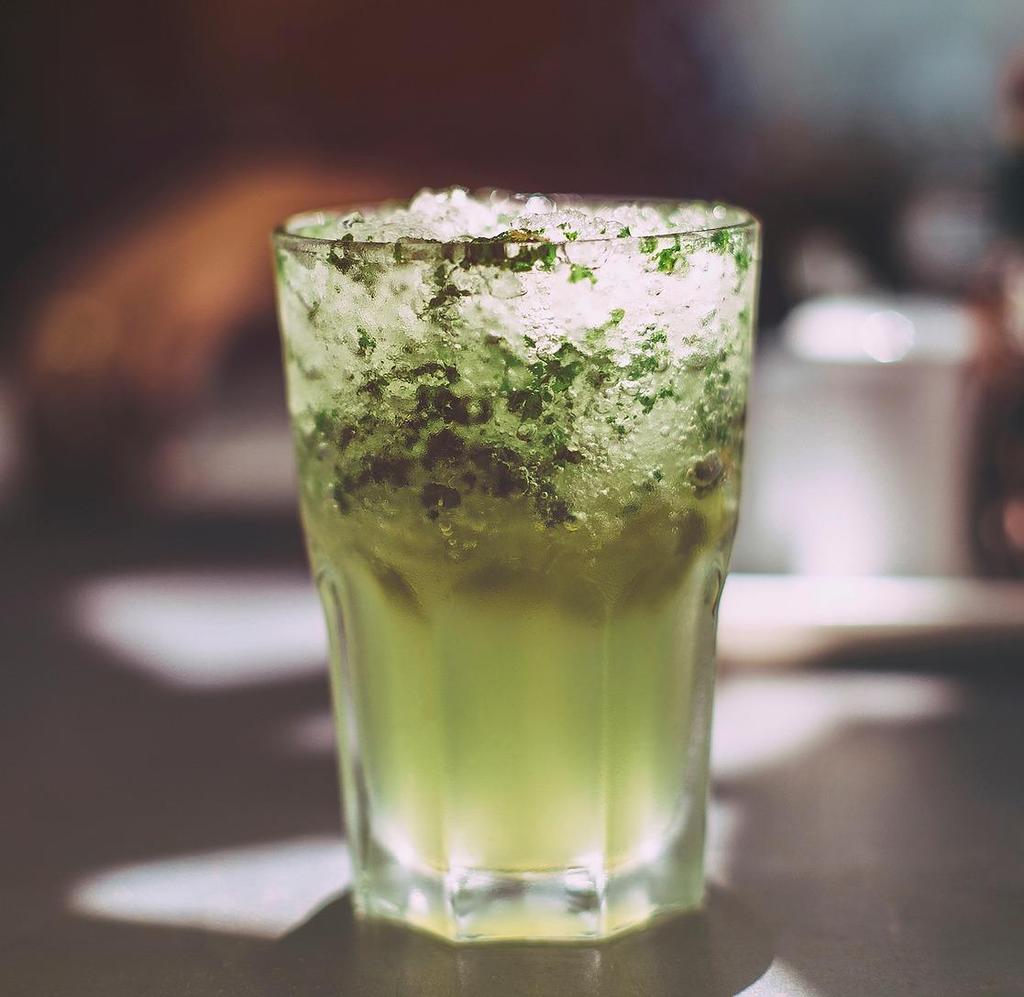 Suco de Abacaxi e Couve Essa é mais uma opção de suco verde com diversos ingredientes que auxiliam na saciedade e no emagrecimento.