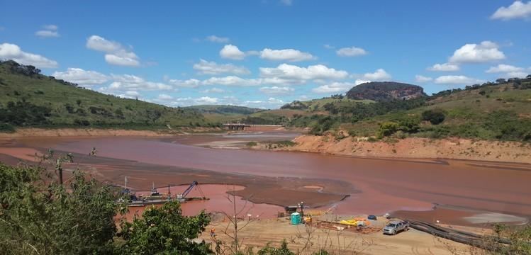 Reservatório de Candonga O reservatório de Candonga segurou a lama; Hoje há 8 a 9 milhões de m³ do