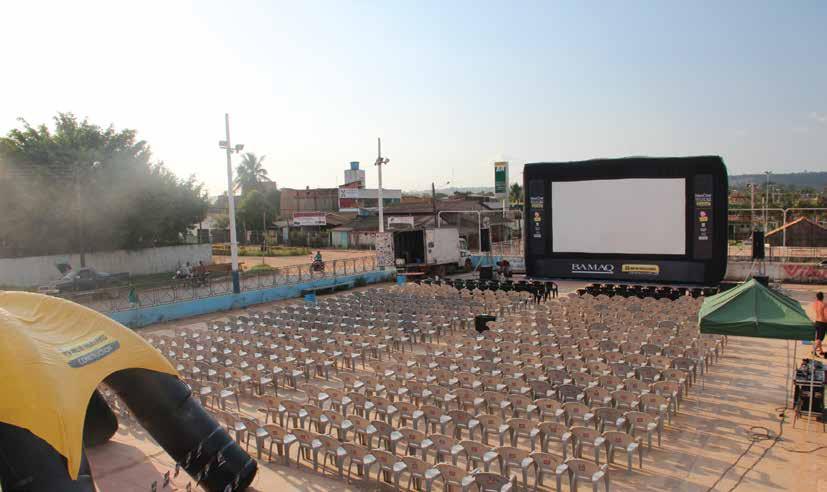 ESTRUTURA O Projeto New Cine Bamaq/ NEW Holland leva para cada uma das cidades participantes uma estrutura profissional e completa, com a mesma qualidade das grandes salas de cinema.