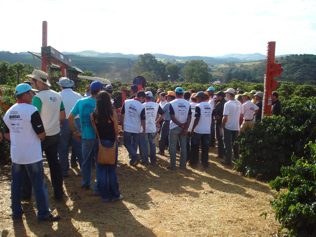 Os Petianos trabalharam diretamente na demonstração de campo, de máquinas e insumos, servindo como elo entre os produtores e expositores. Em 2008 a feira contou com um público superior 30.000 pessoas.