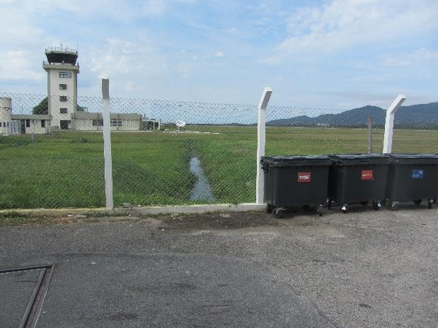 Aeroporto Internacional Hercílio Luz Florianópolis - SC 42 sanitário, que é o dobro da vazão máxima registrada, 7 m 3 /h.
