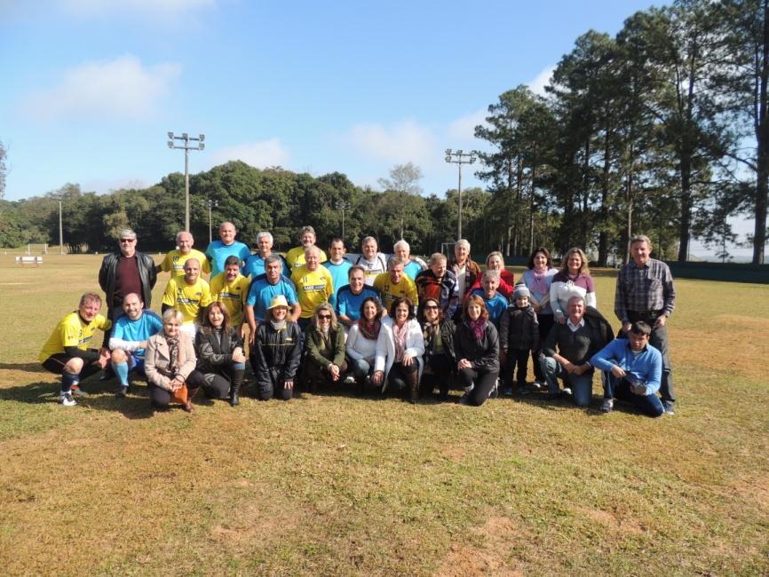 Confraternização CINFAABB Estiveram reunidos nas dependências da churrascaria da AABB, no sábado, 18 de junho, os participantes da delegação da AABB de Santa Cruz do Sul do XXII Cinfaabb, realizado